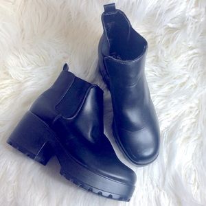 DONATED 🖤 - Platform Boots